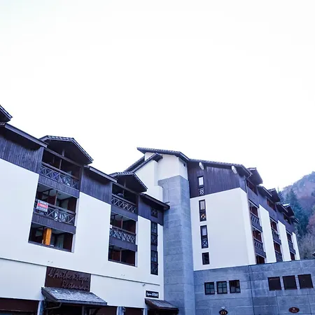 Apartment 2* Avec Balcon Et Parking A Brides-les-bains, Proche Thermes Et Centre Village. - Fr-1-512-6